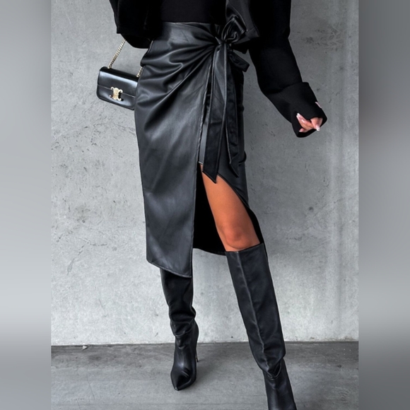 Just Jen Dresses & Skirts - Tied High Waist Black Skirt